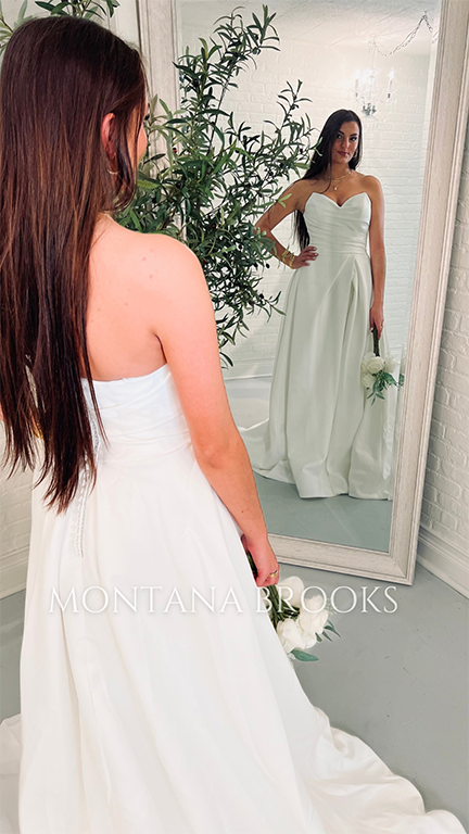 Wedding dress with pockets in satin