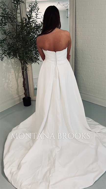 Wedding dress with pockets in satin