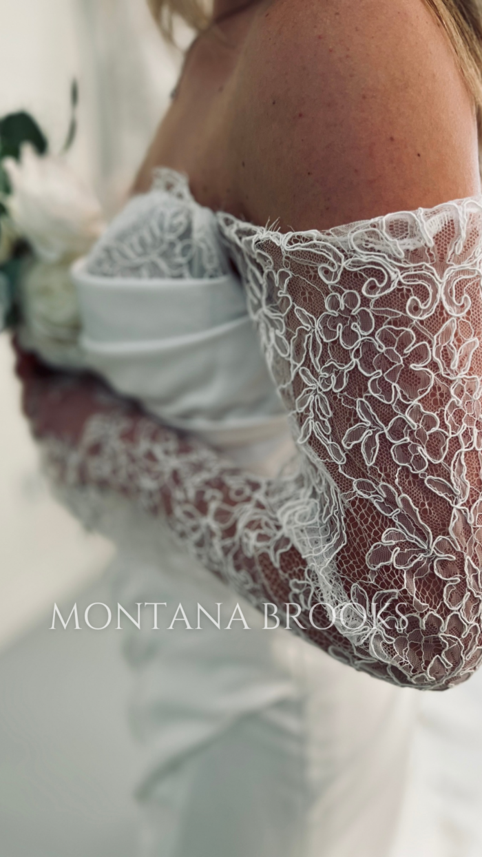 Removable lace sleeves on a crepe wedding dress